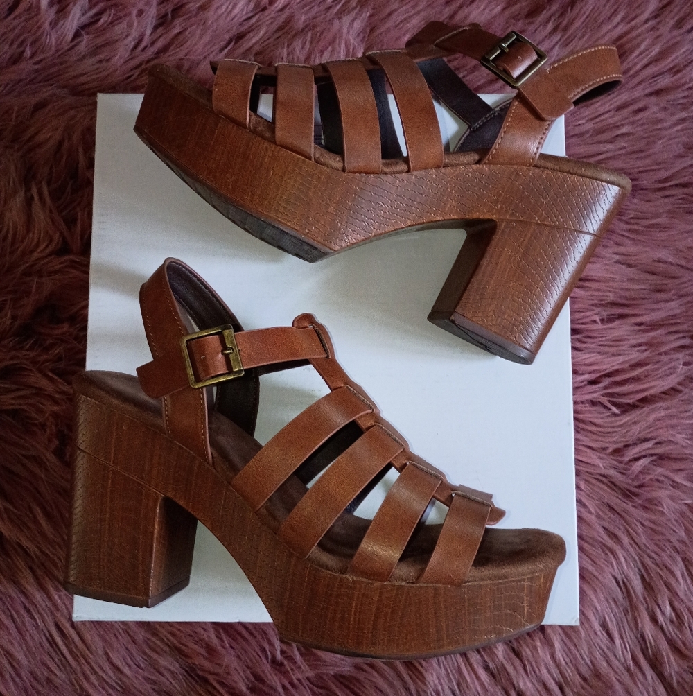 Brown Strappy Chunky Platform Sandals size 8.5